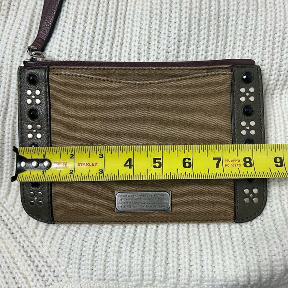 ˚₊‧꒰ა ☆ ໒꒱ ‧₊˚ Marc by Marc Jacobs Wristlet Olive Canvas (ML-2A-17-G8LW) - Picture 6 of 7